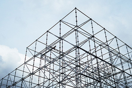 How to Install a Scaffolding Toe Board for Residential Housing ？